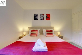 MBiZ House - Newly refurbed, Sleeps 9, En-suite